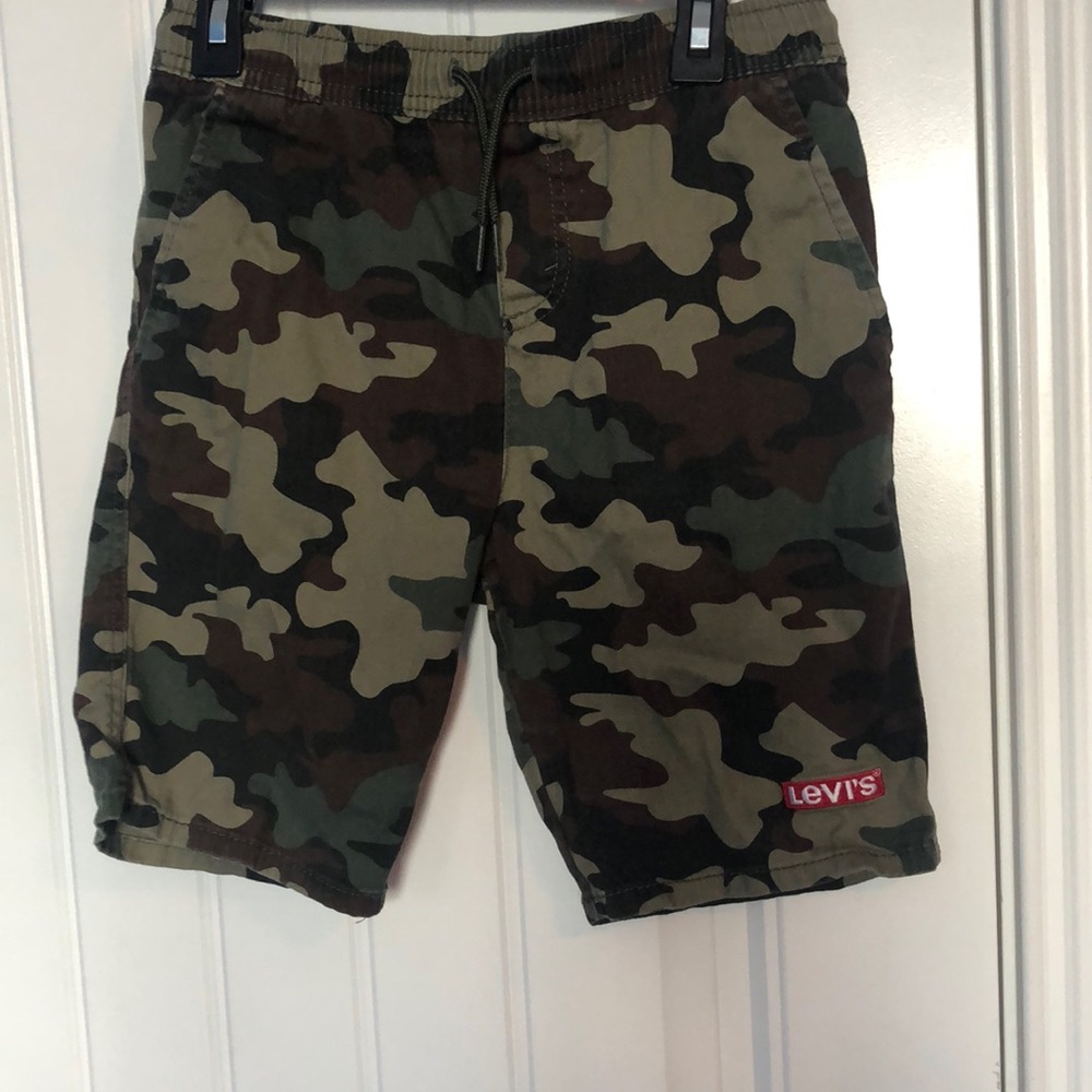 Levi Camo shorts